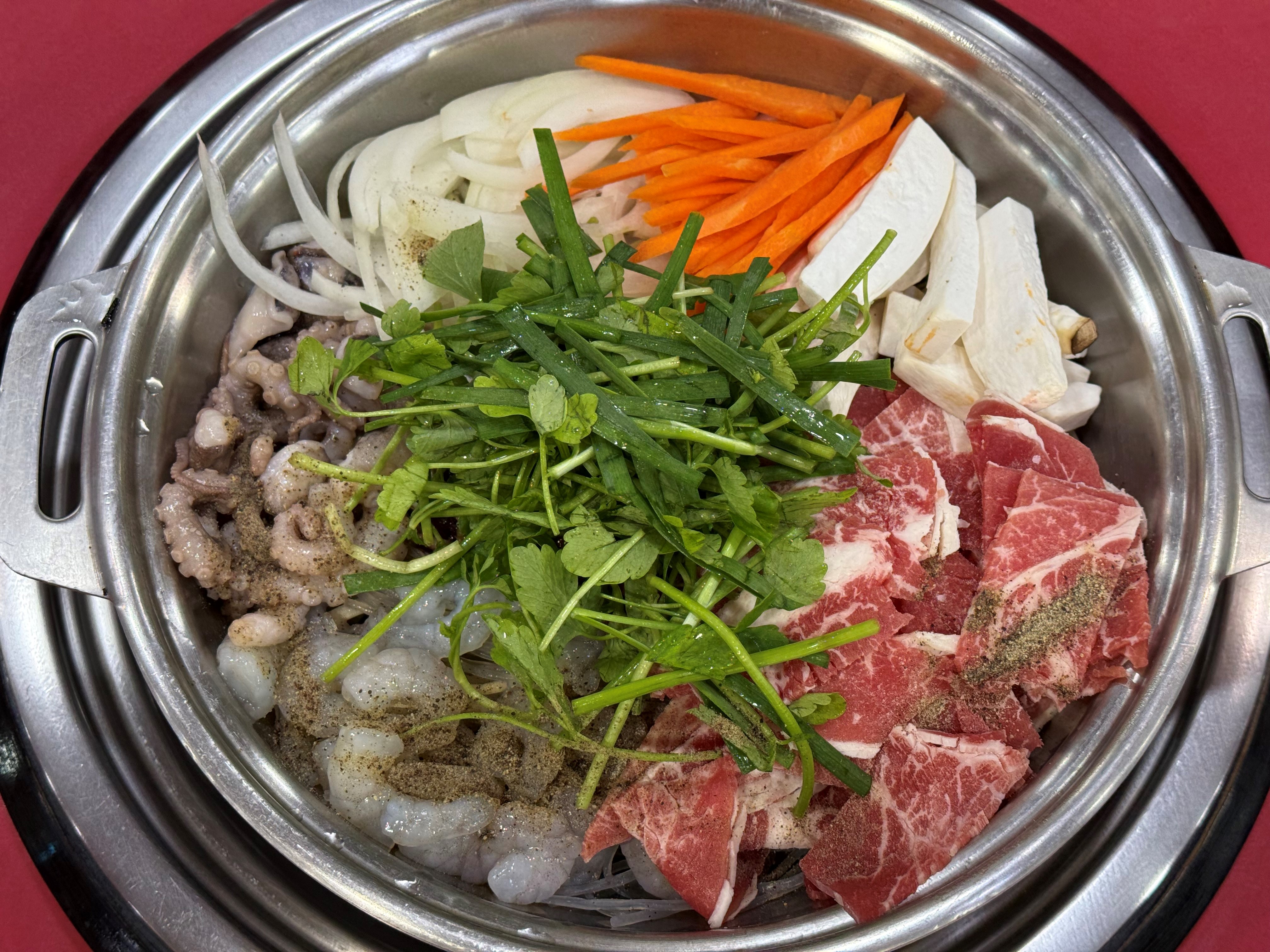 Bulgogi and Octopus Hot Pot (Beef + Octopus)