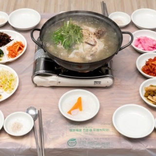 Whole Duck Soup with Meshima Mushrooms and Medicinal Herbs (1 Duck)