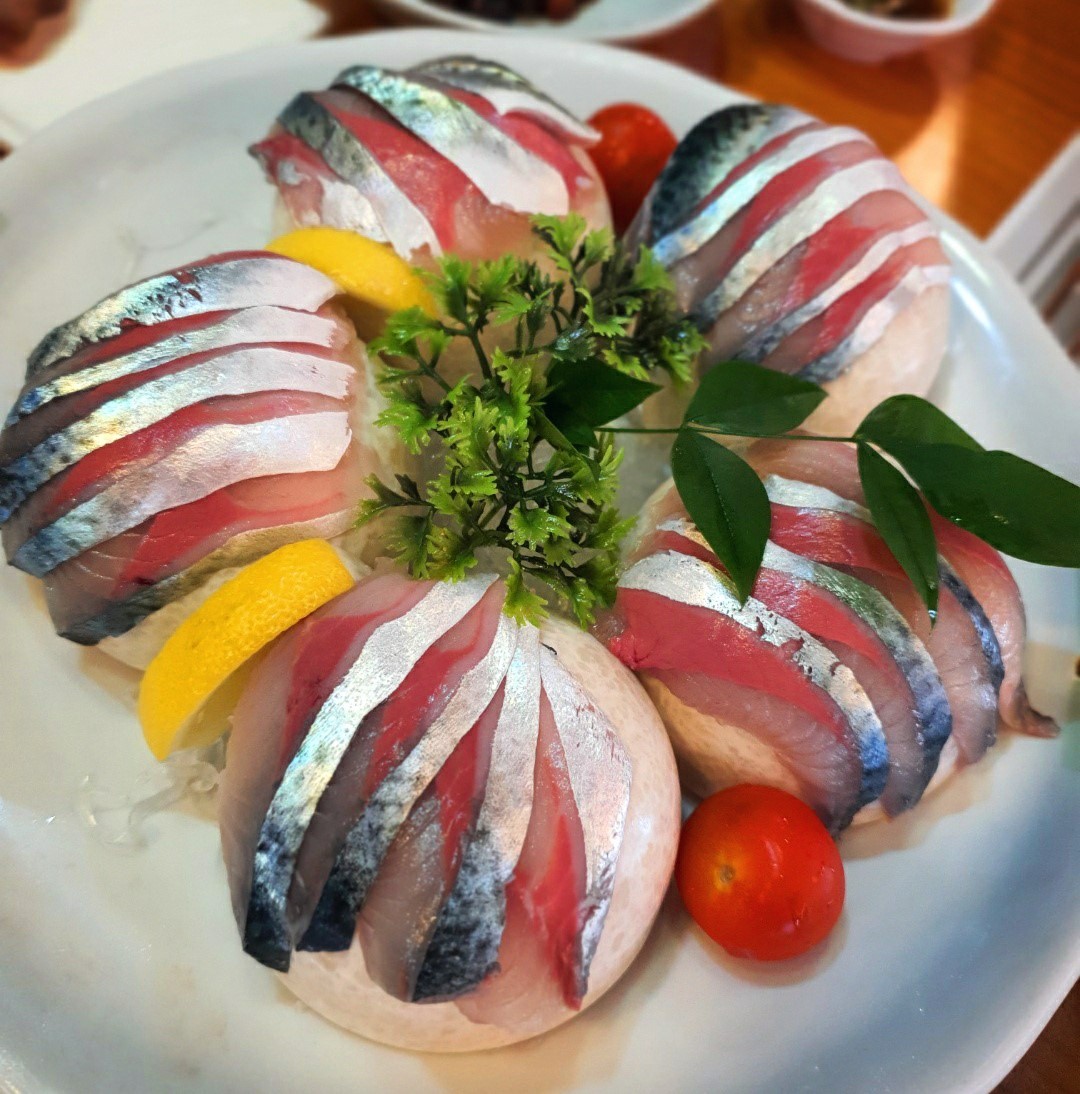 Very Fresh Sliced Raw Mackerel