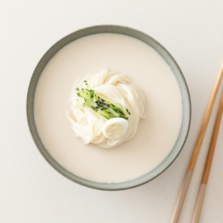 Noodles in Cold Soybean Soup