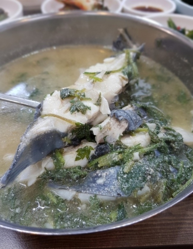 Ridged-eye Flounder and Mugwort Soup
