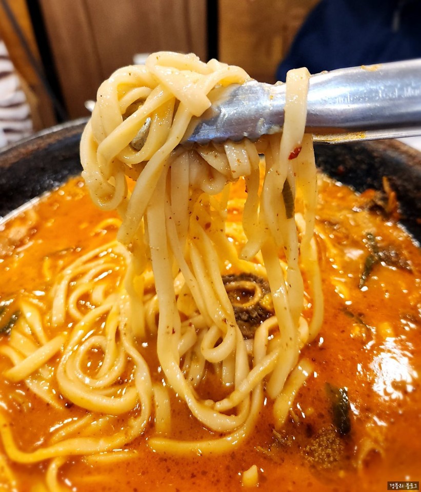 Spicy Kimchi Kalguksu