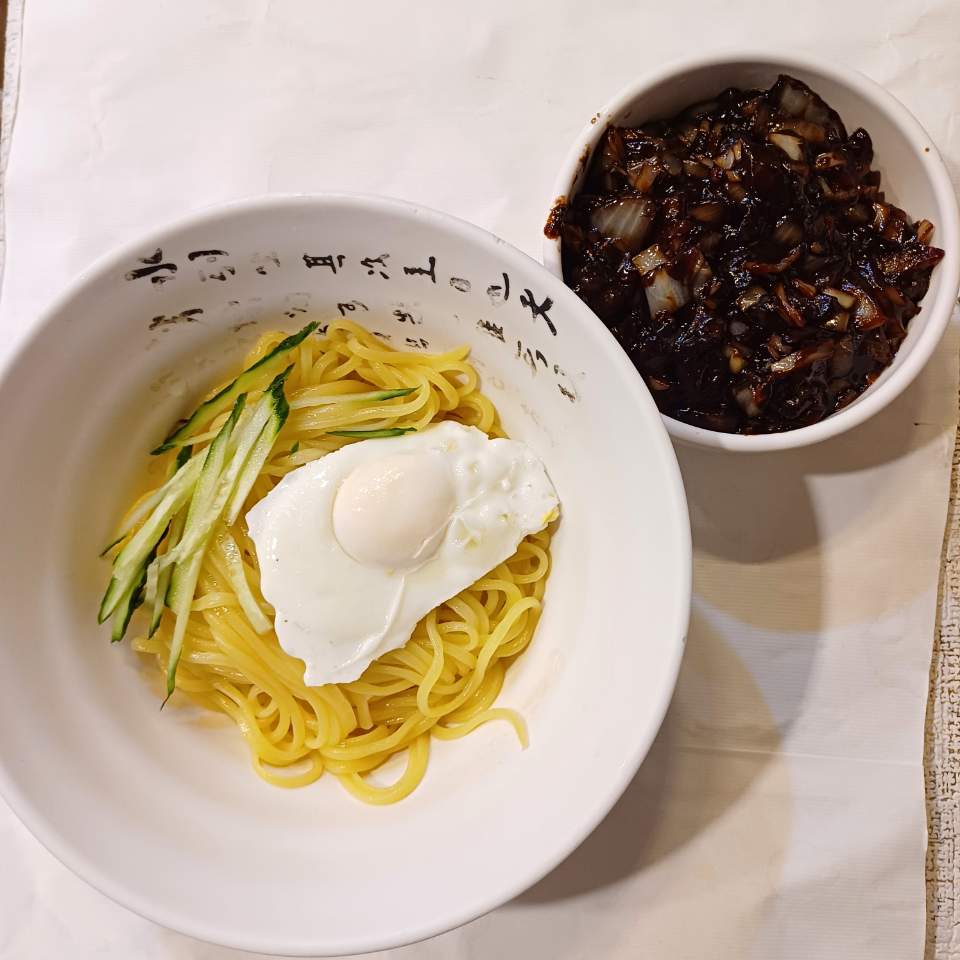 Thick Black Bean Sauce Noodles