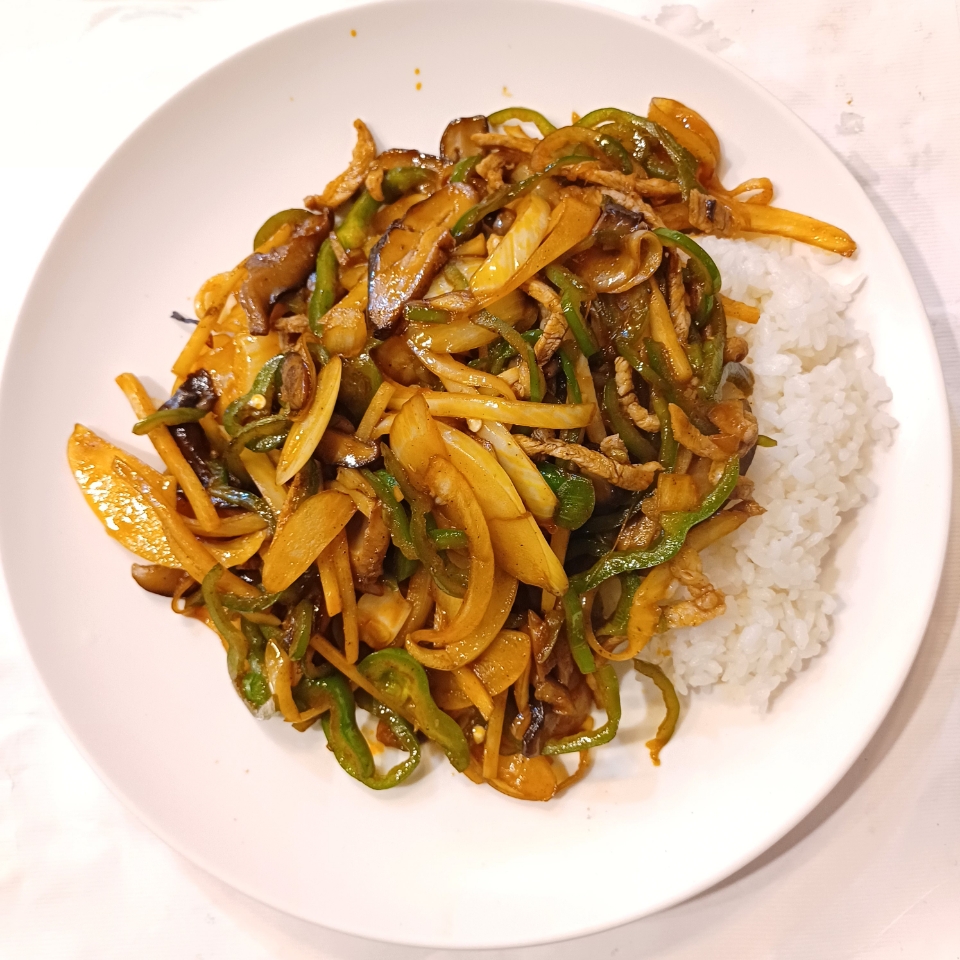 Stir-fried Chili Peppers and Pork with Rice