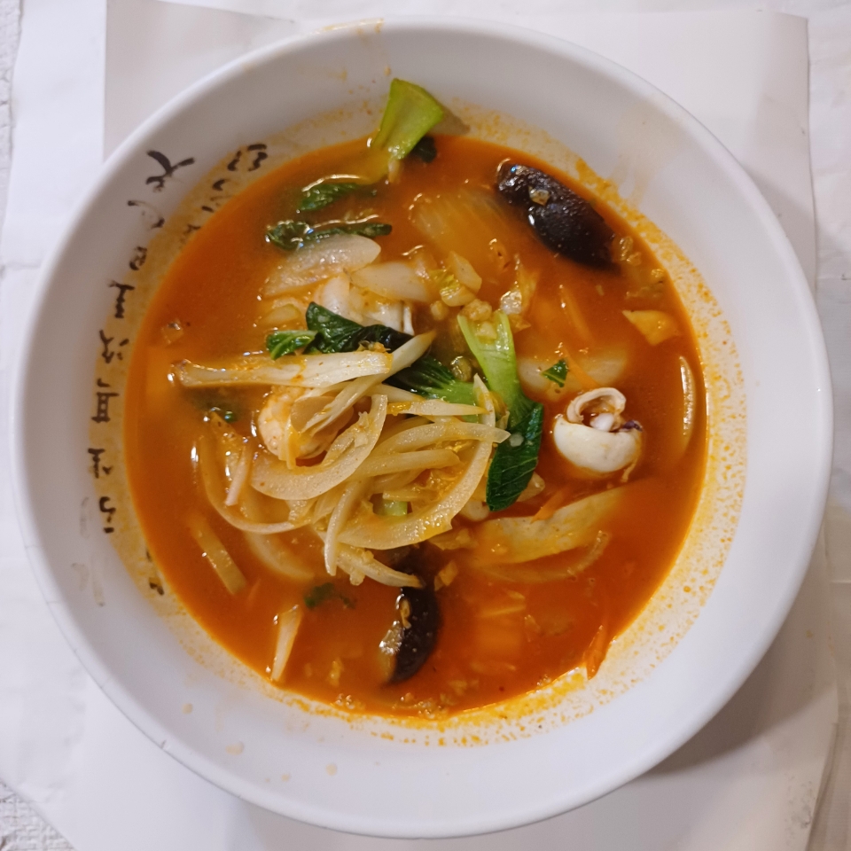 Sichuan Spicy Seafood Noodle Soup