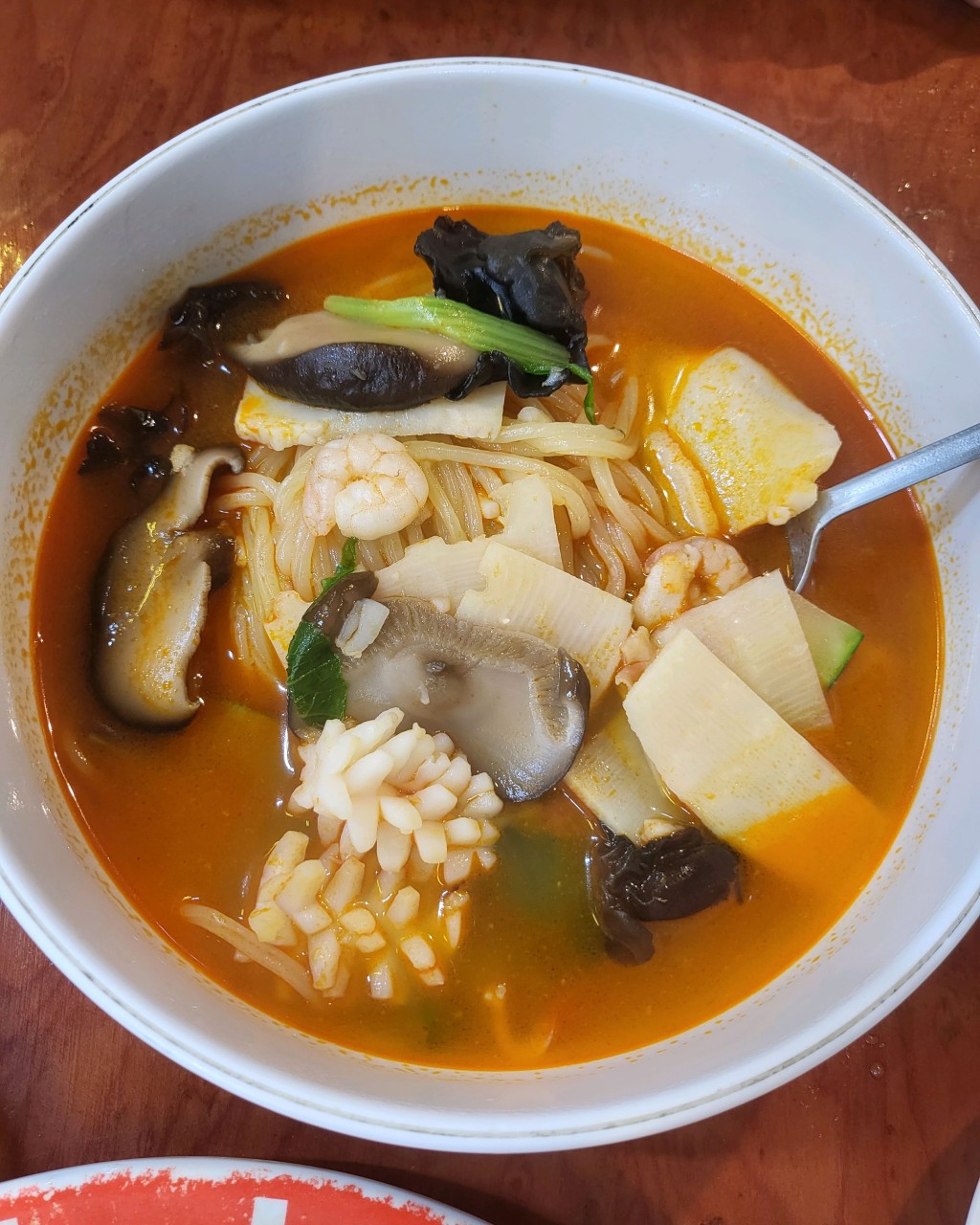 Three-delicacy Spicy Seafood Noodle Soup
