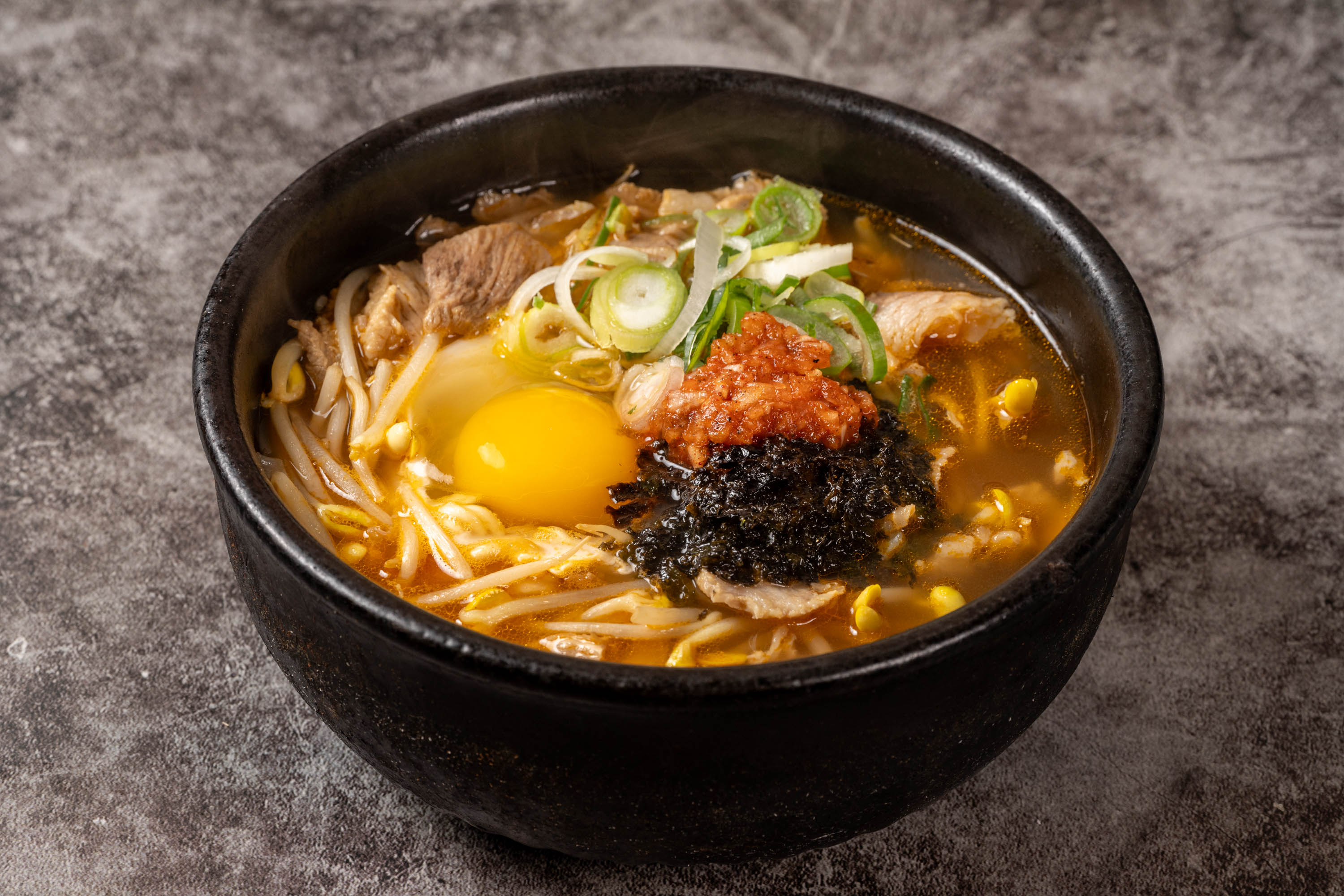 Spicy Bean Sprout Soup with Instant Noodles
