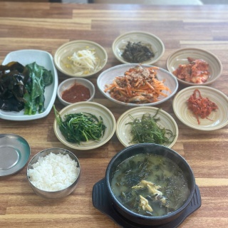 Clam and Seaweed Soup