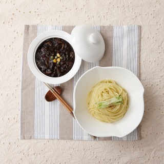 Thick Black Bean Sauce Noodles