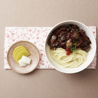 Black Bean Sauce Noodles with Seafood and Chili Pepper