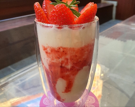 MeunDae Strawberry Chino (May differ from image)