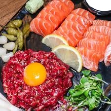 Half Beef Tartare & Half Salmon (Medium)