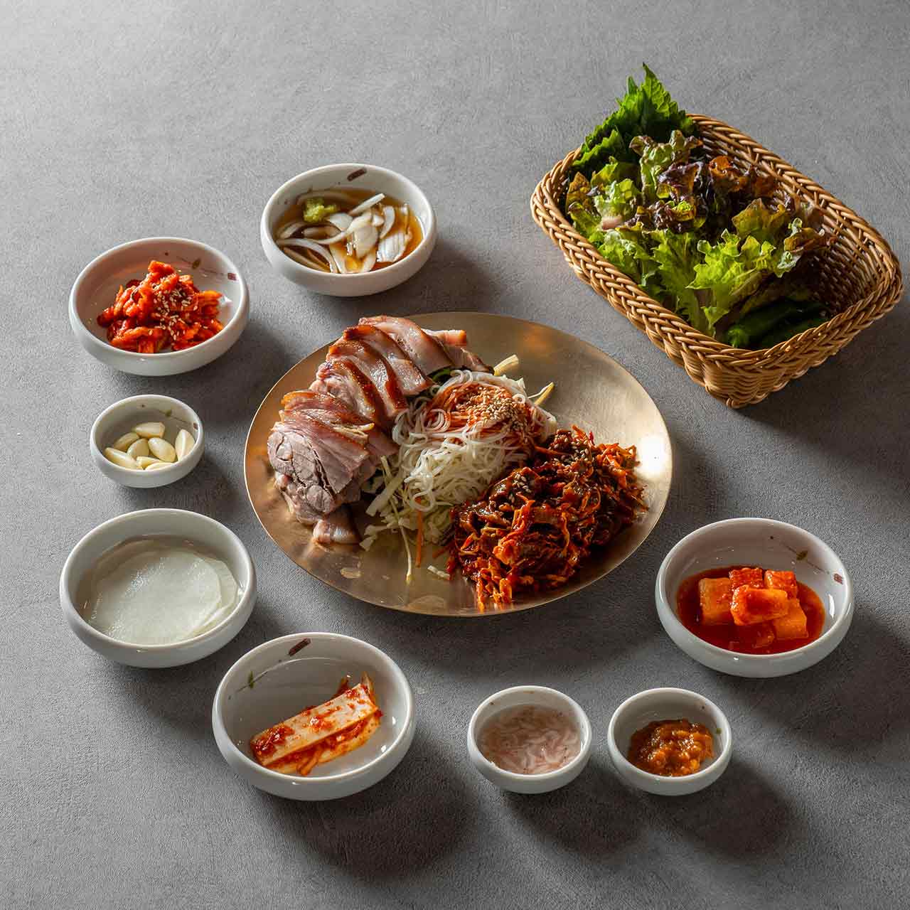 Braised Pigs' Feet with Sea Snail