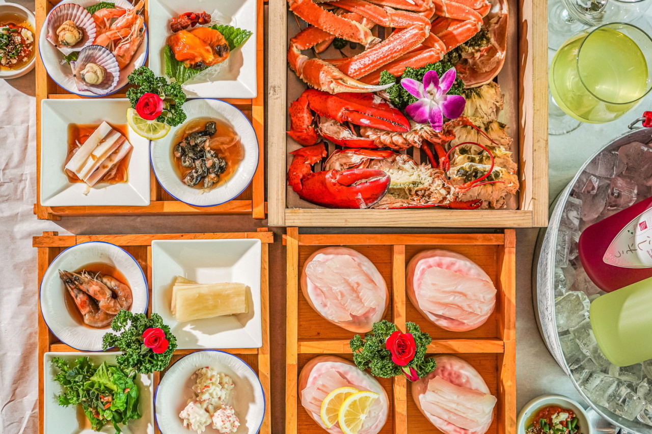 Lobster + Snow Crab, Assorted Raw Fish, Side Dishes
