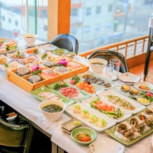 Snow Crab and Raw Fish Course Meal , for 1 Person