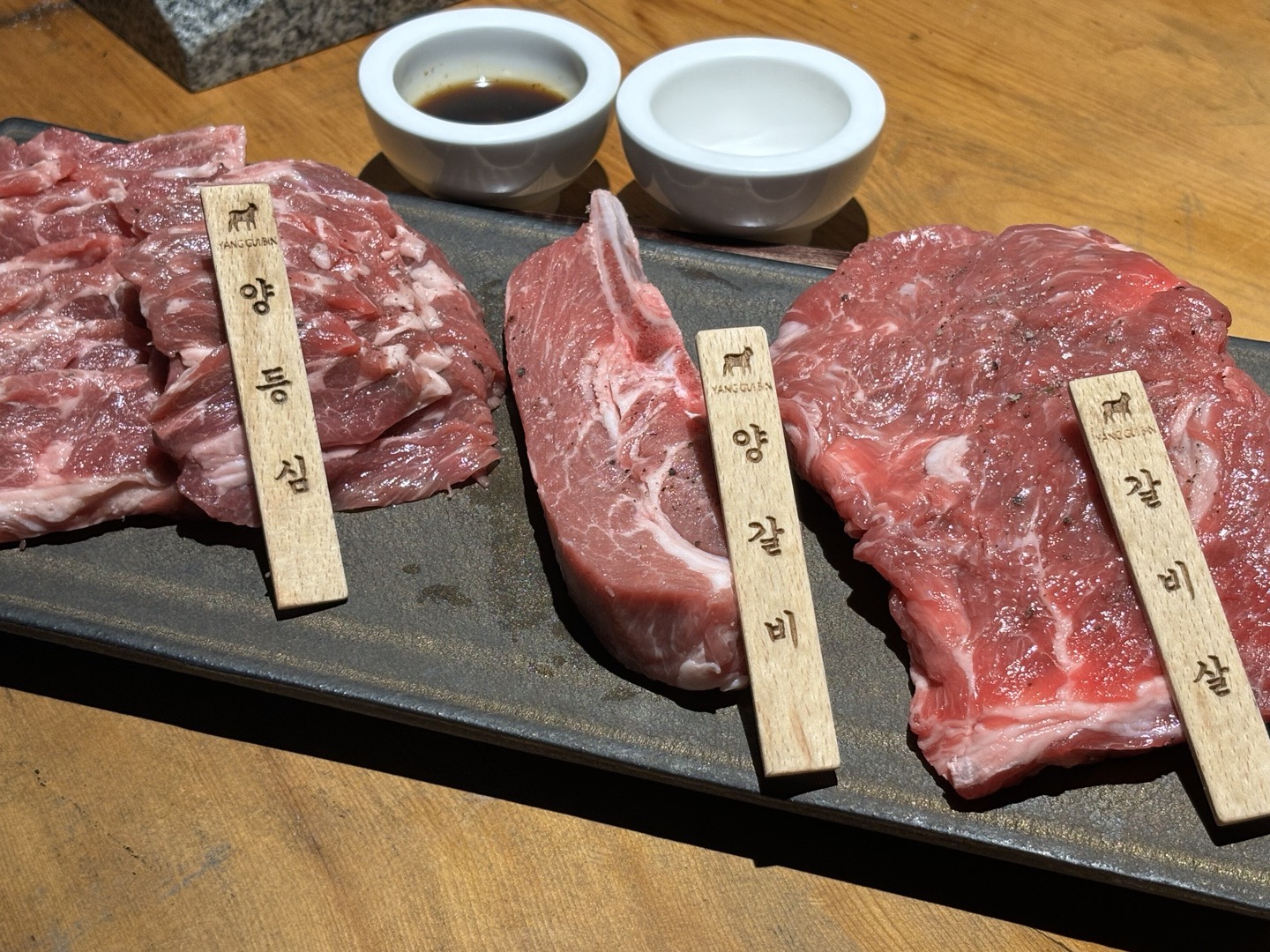 Sirloin VIP Set Menu (for 2~3 people) (Lamb Chop 1pcs 120g + Lamb Sirloin 240g + Rib Meat 200g)