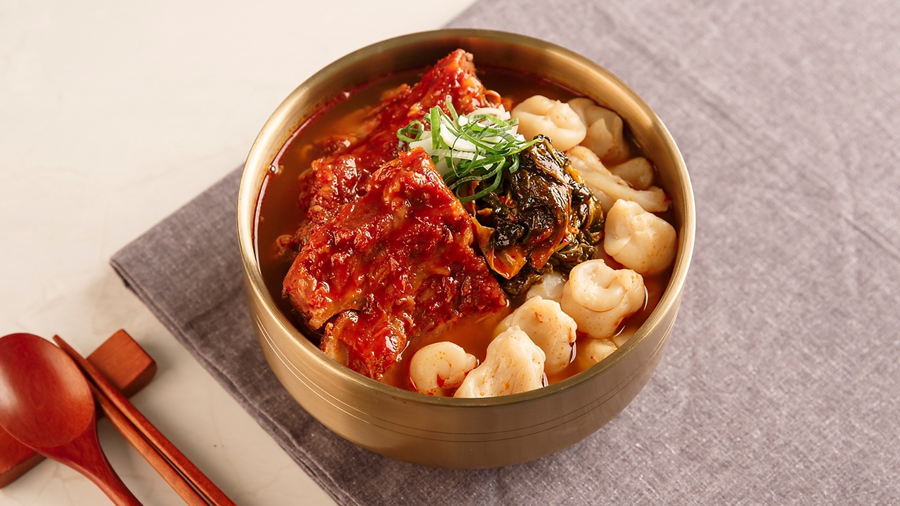 Hand-pulled Dough Hangover Soup with Pork Neckbone