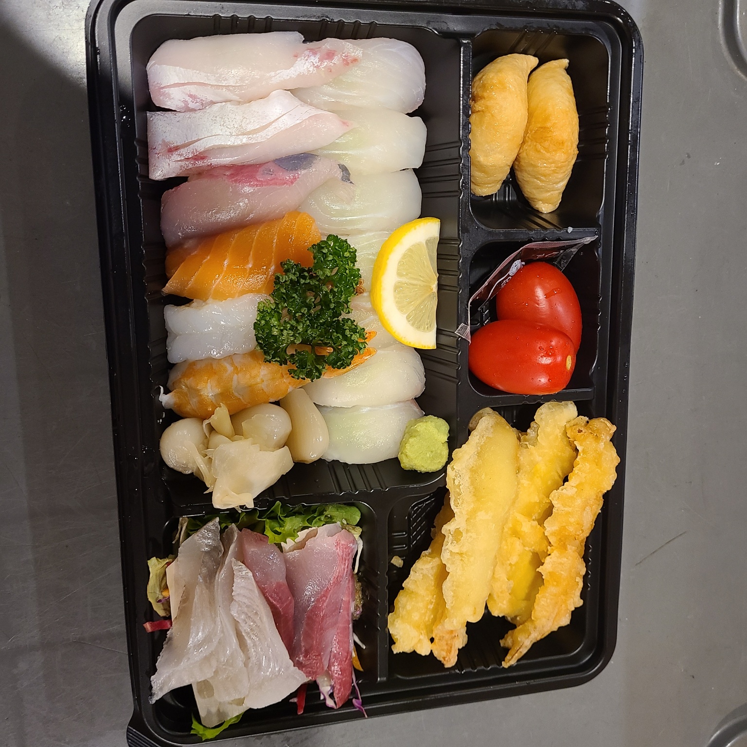 Lunch Pack B (Assorted Sushi 12pcs + Raw Fish 4pcs + Fried Bean Curd Sushi 2pcs + Deep-fries 4pcs + Salad + Miso Soup)
