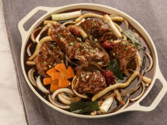 Sweet and Salty Delicious Mattna Soy Sauce Braised Pork Neckbone