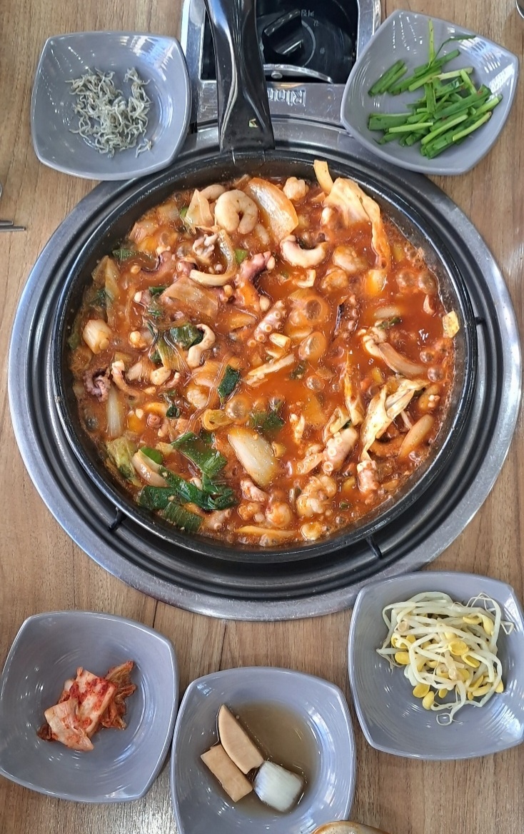 Octopus, Beef Intestine and Shrimp (Steamed Rice Included, for 2 or more)