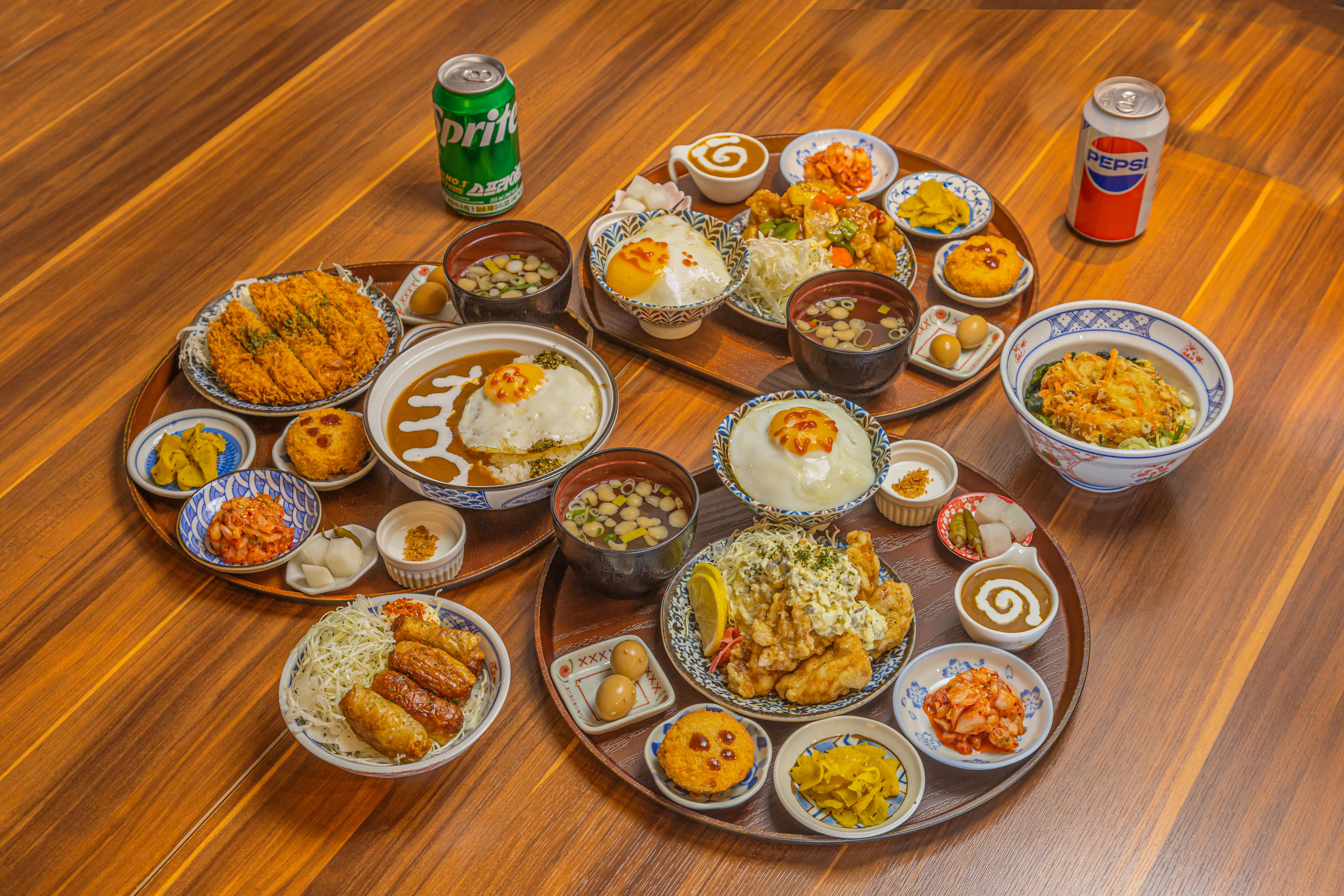 Set Menu for 3 People (Sweet and Spicy Chicken Set Menu + Fried Chicken with Tartar Sauce Set Menu + Pork Cutlet Set Menu + Chicken Skin Pan-fried Mandu + 2 Beverages)