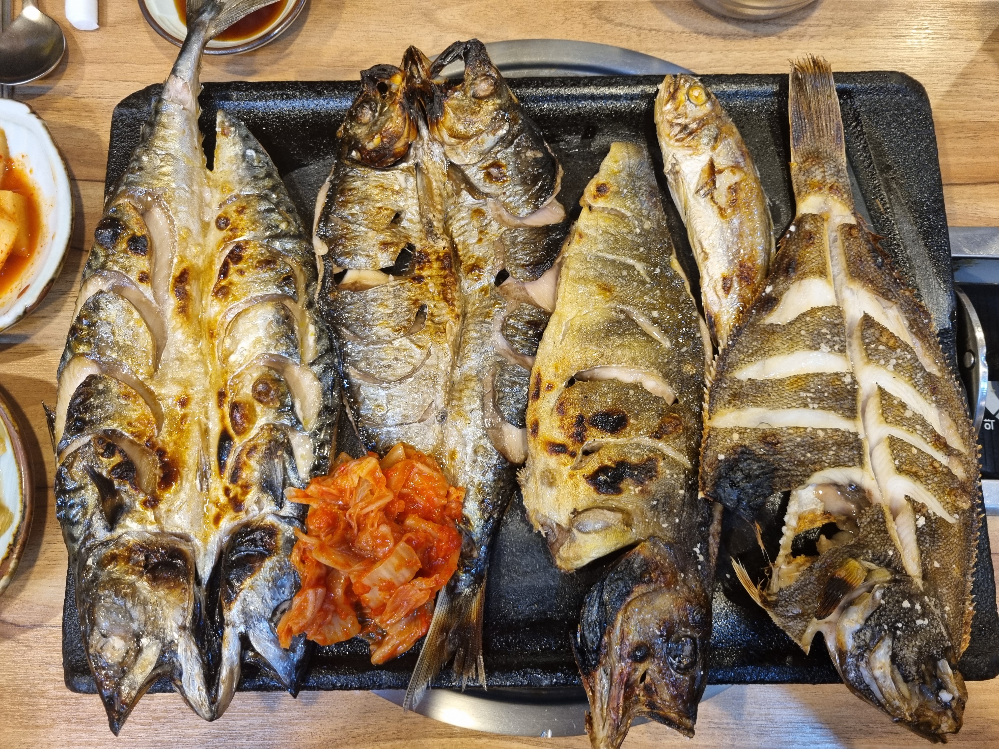 Assorted Grilled Fish for 4 (Mackerel / Spanish Mackerel / Flounder (2) / Hairtail (2) / Red Snapper (2))