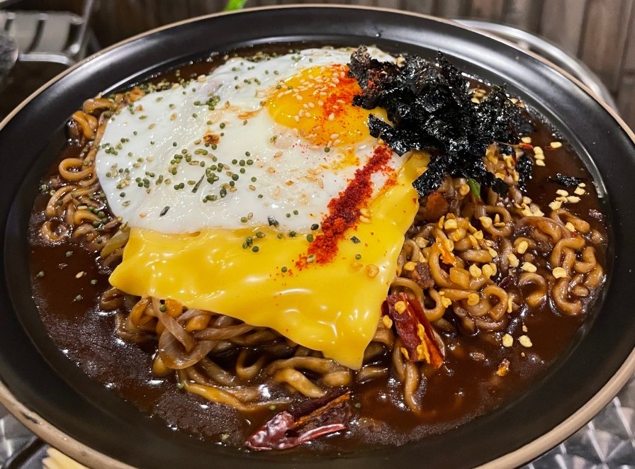 Spicy Black Bean Sauce Instant Noodles + Spicy Silbi Kimchi