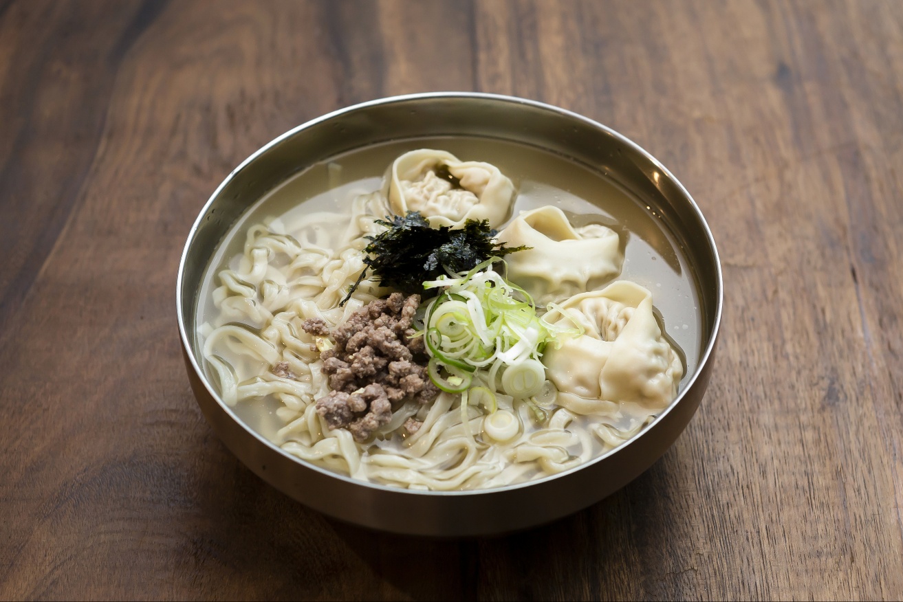 Knife-cut Noodle Mandu Soup
