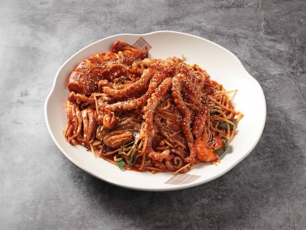 Braised Whole Octopus and Seafood (Includes perilla in basic set)

