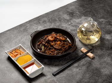 Jumbo Black Bean Paste Noodles