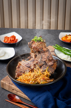 Salt-grilled Pork Backbone