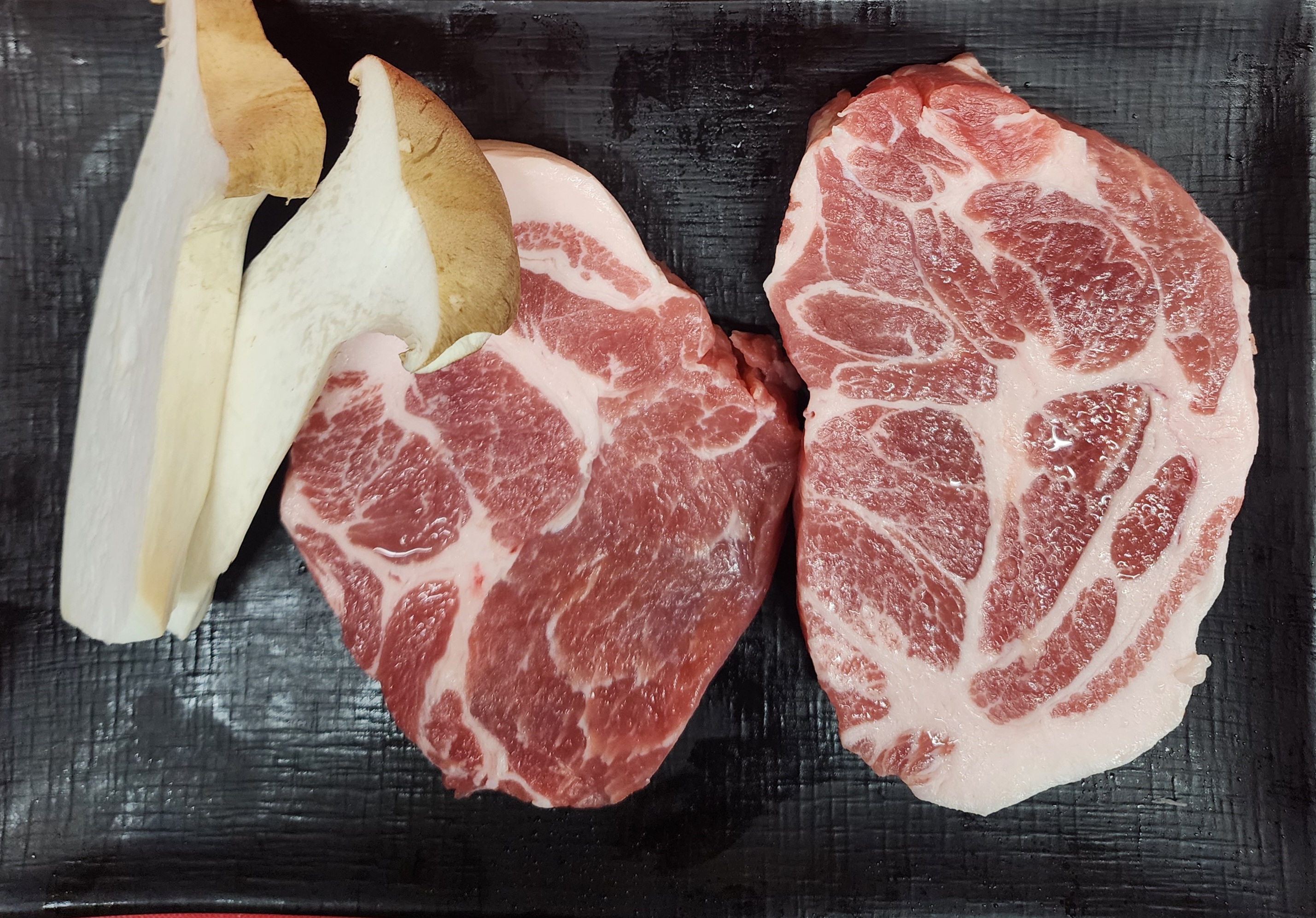 Korean Pork Special Fresh Pork Shoulder (100g) (Minimum order of 400g for the first order, 200g for additional orders)