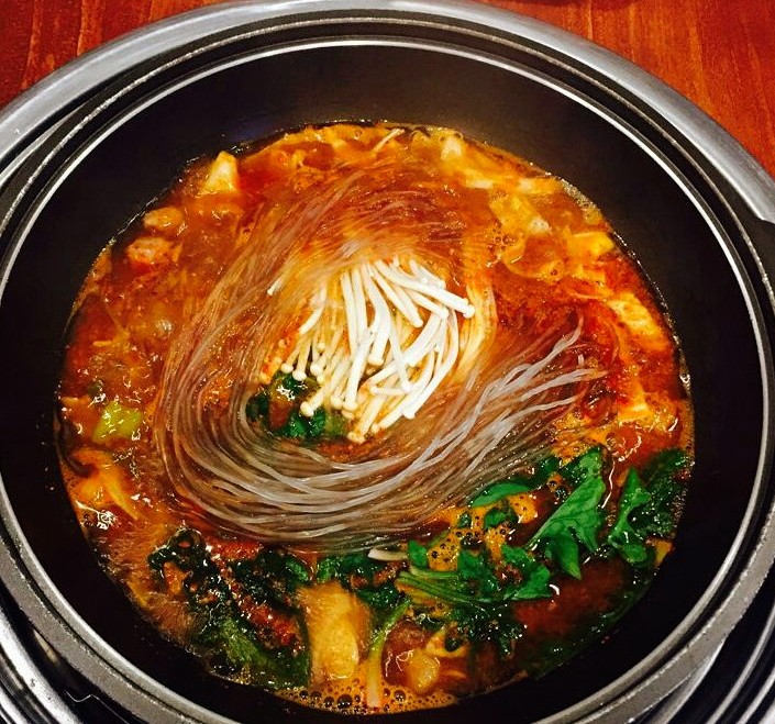 Beef Intestine Hot Pot + Extra Noodles (Based on 2 servings)

