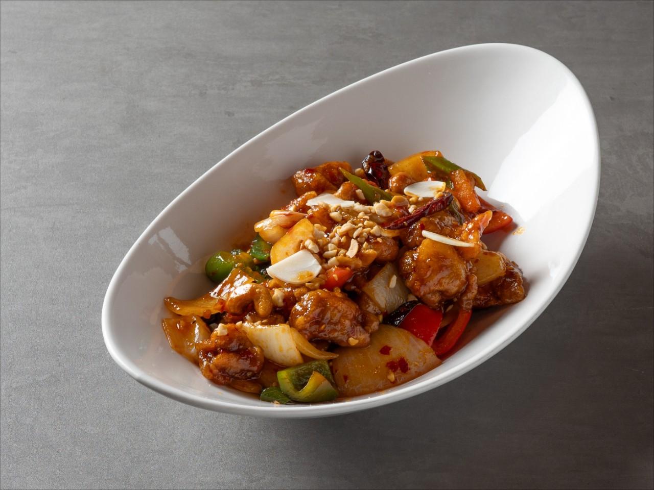 Stir-fried Chicken and Cashew Nuts