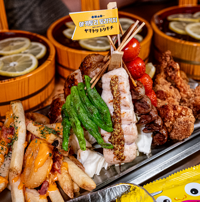 Special Yakitori set (fried squid + fried tulip chicken wings + fried cheese + 6 types of random yakitori (4 types of meat + 2 types of vegetables) + kuritataki)