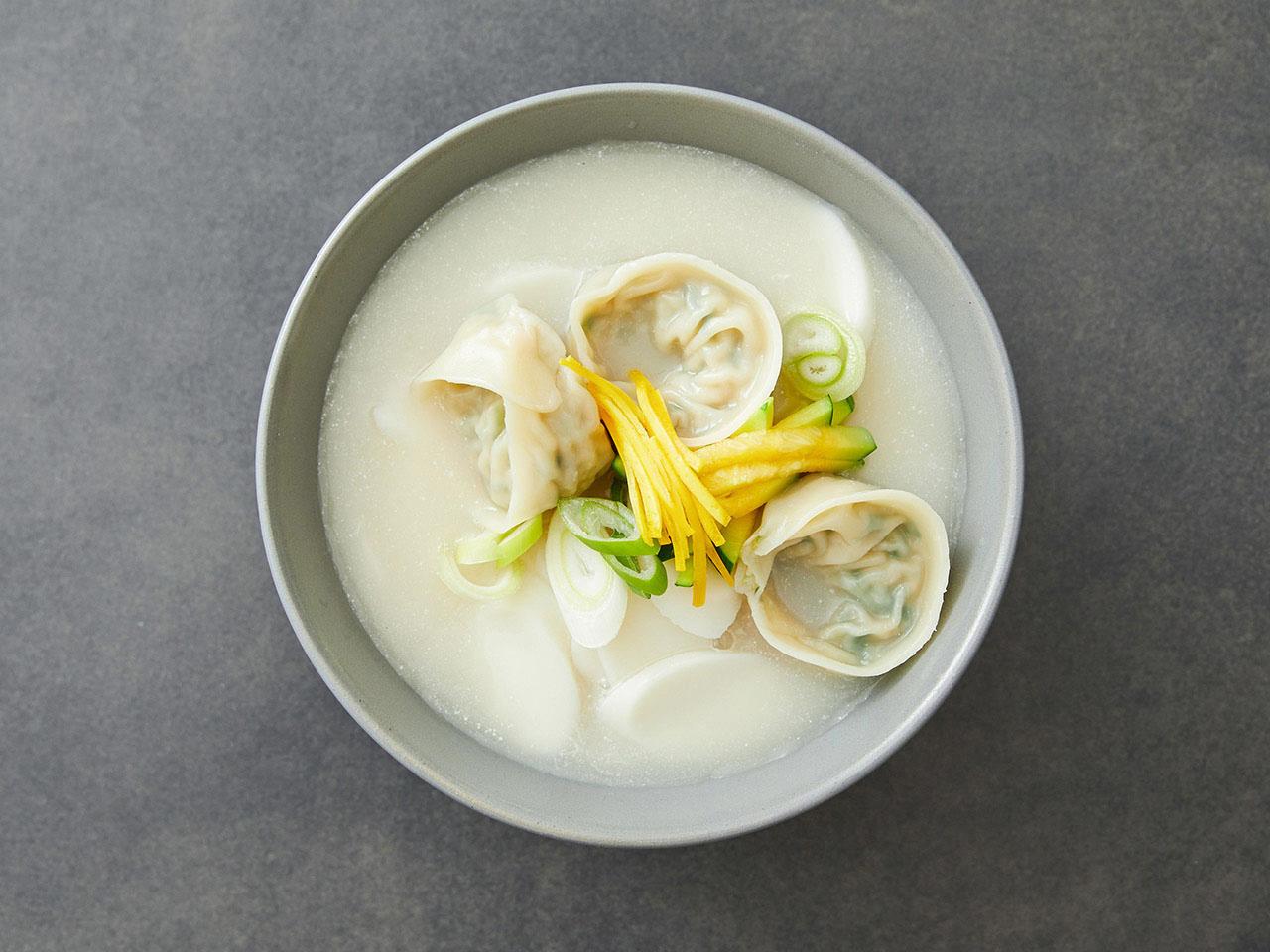 Rice Cake and Mandu Soup