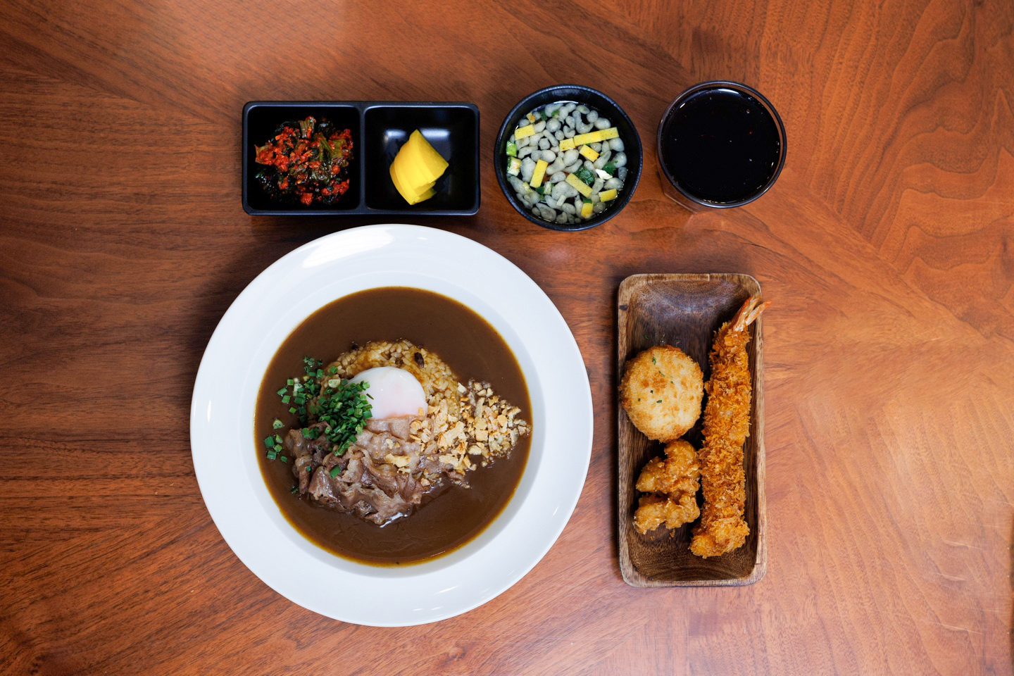 1-Person Set Menu (Beef Short Plate Curry + Croquette, Japanese Fried Chicken, Shrimp + Non-Alcoholic Beverage 1)