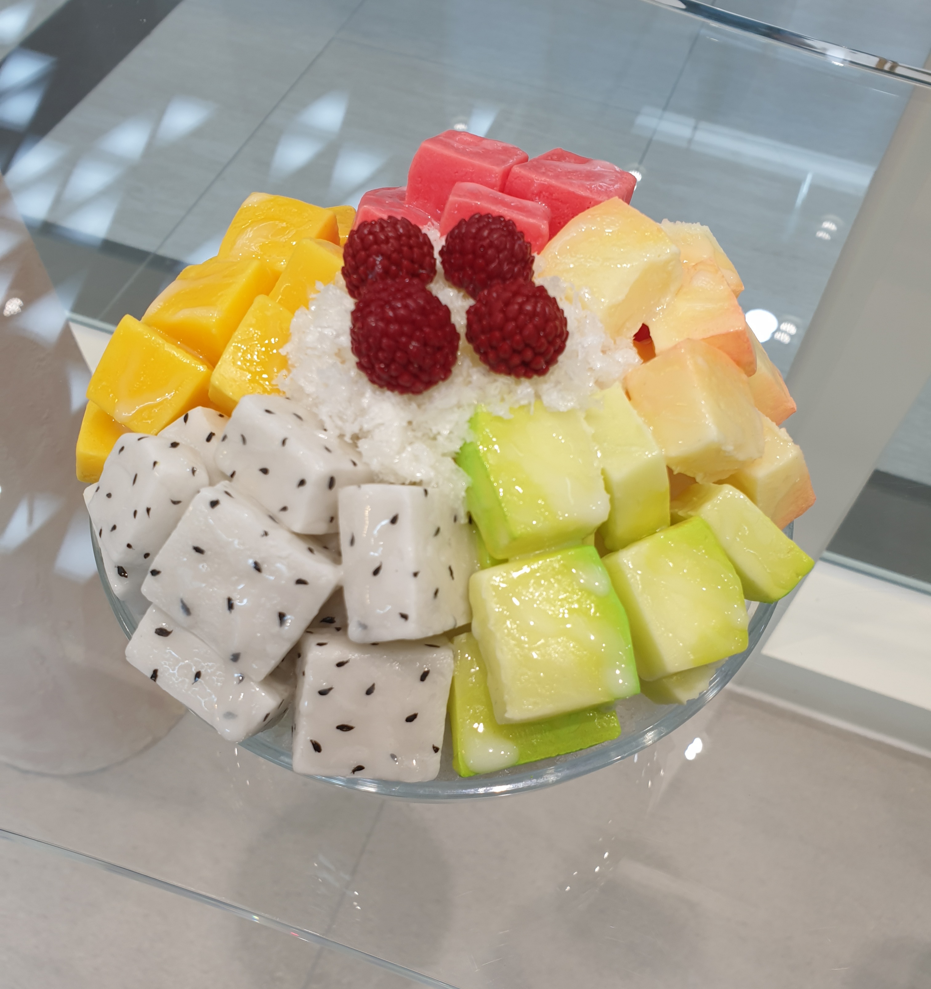 Shaved Ice with Fresh Fruit (6 Seasonal Fruits)