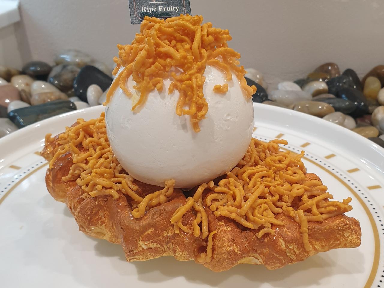 Brown Cheese Ice Cream Croffle