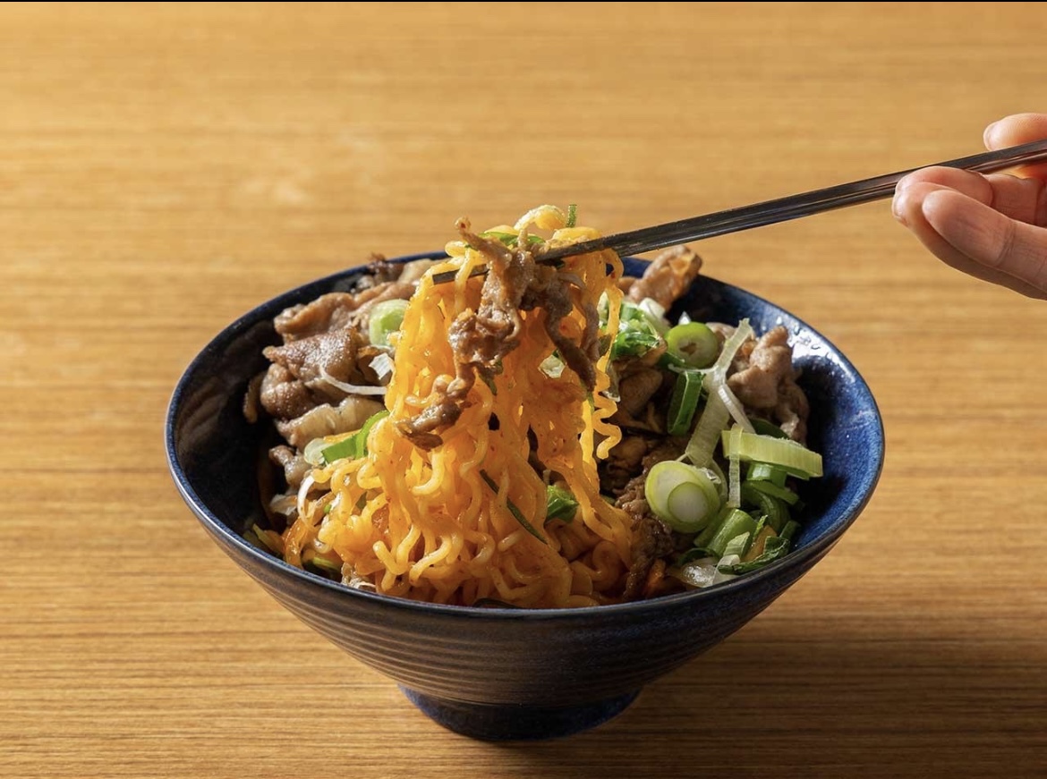 Spicy Instant Noodles with Thin-sliced Pork Belly