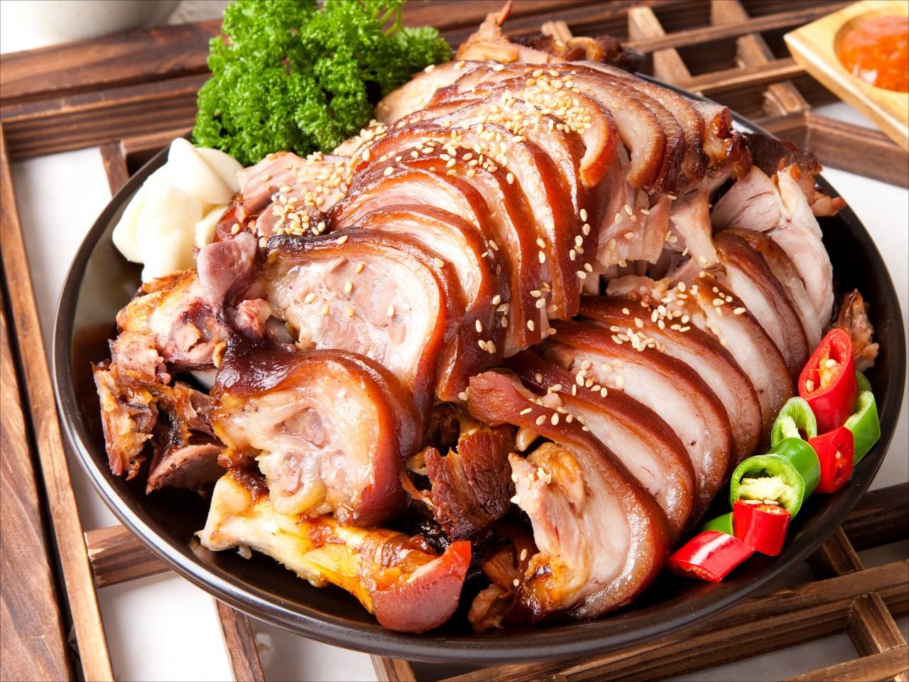 Warm Braised Pigs’ Feet