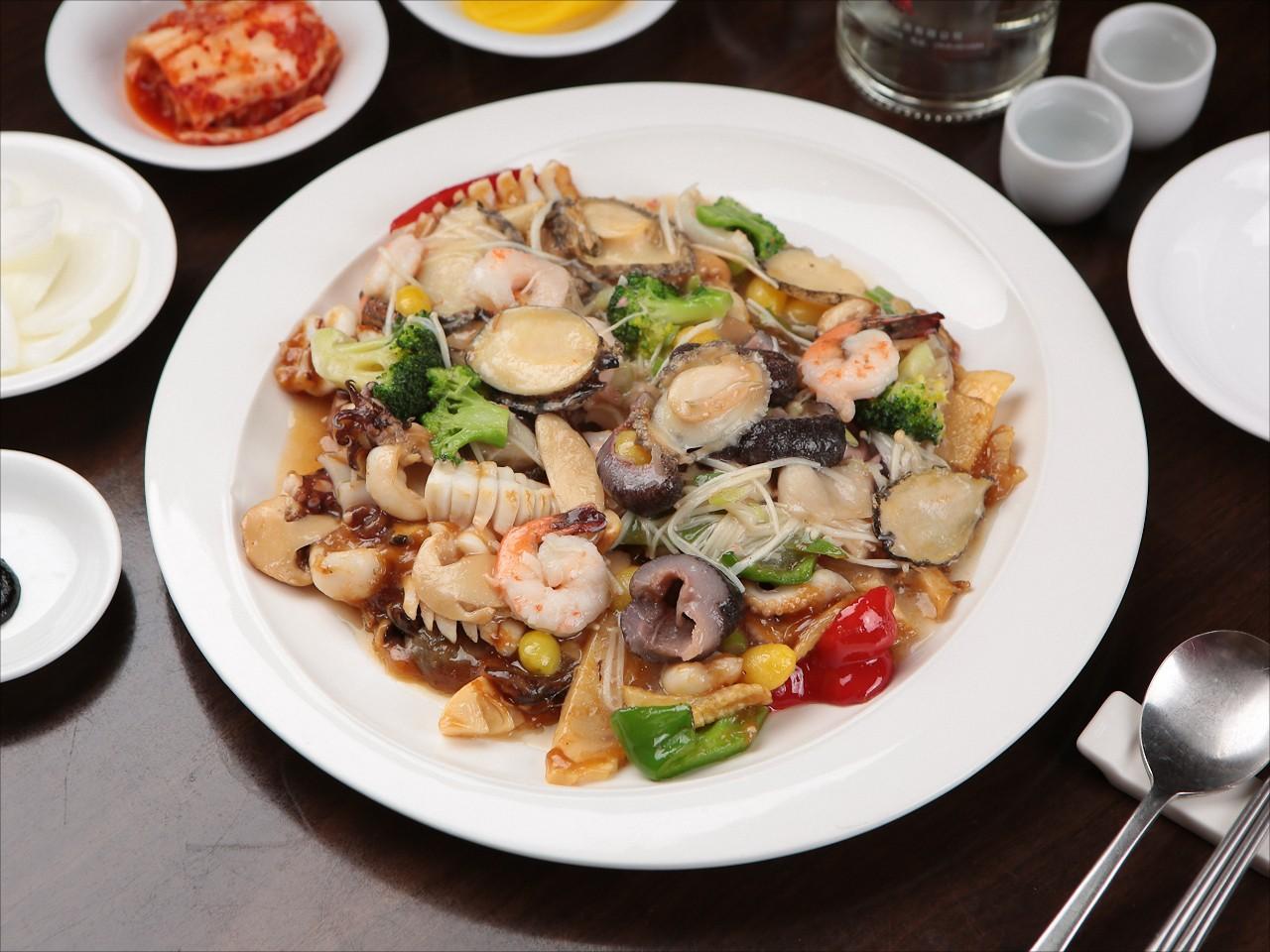 Stir-fried Meat, Seafood and Vegetables