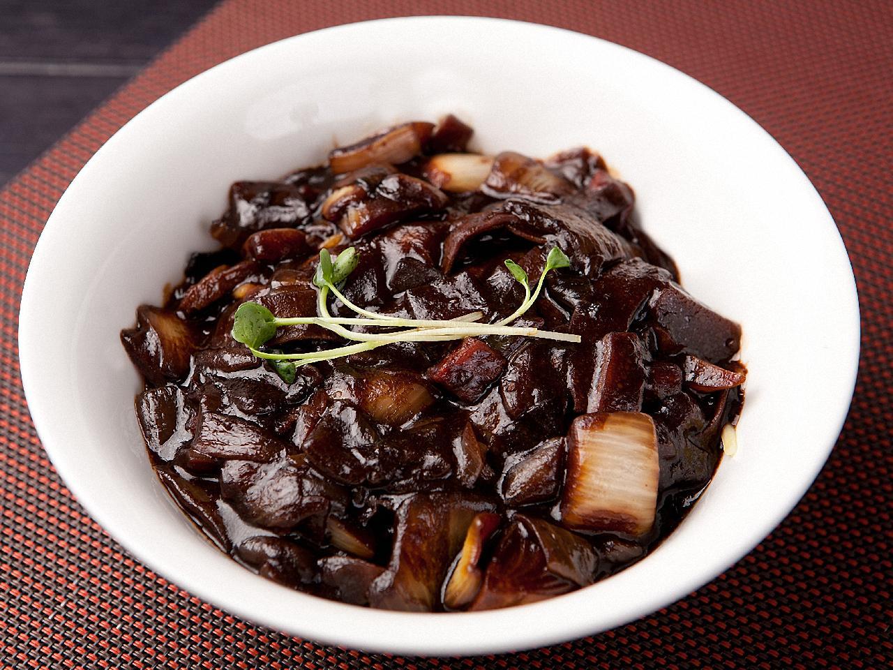 Thick Black Bean Sauce Noodles