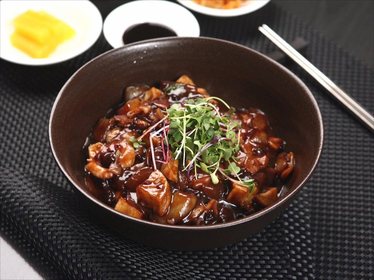 Three-delicacy Black Bean Sauce Noodles