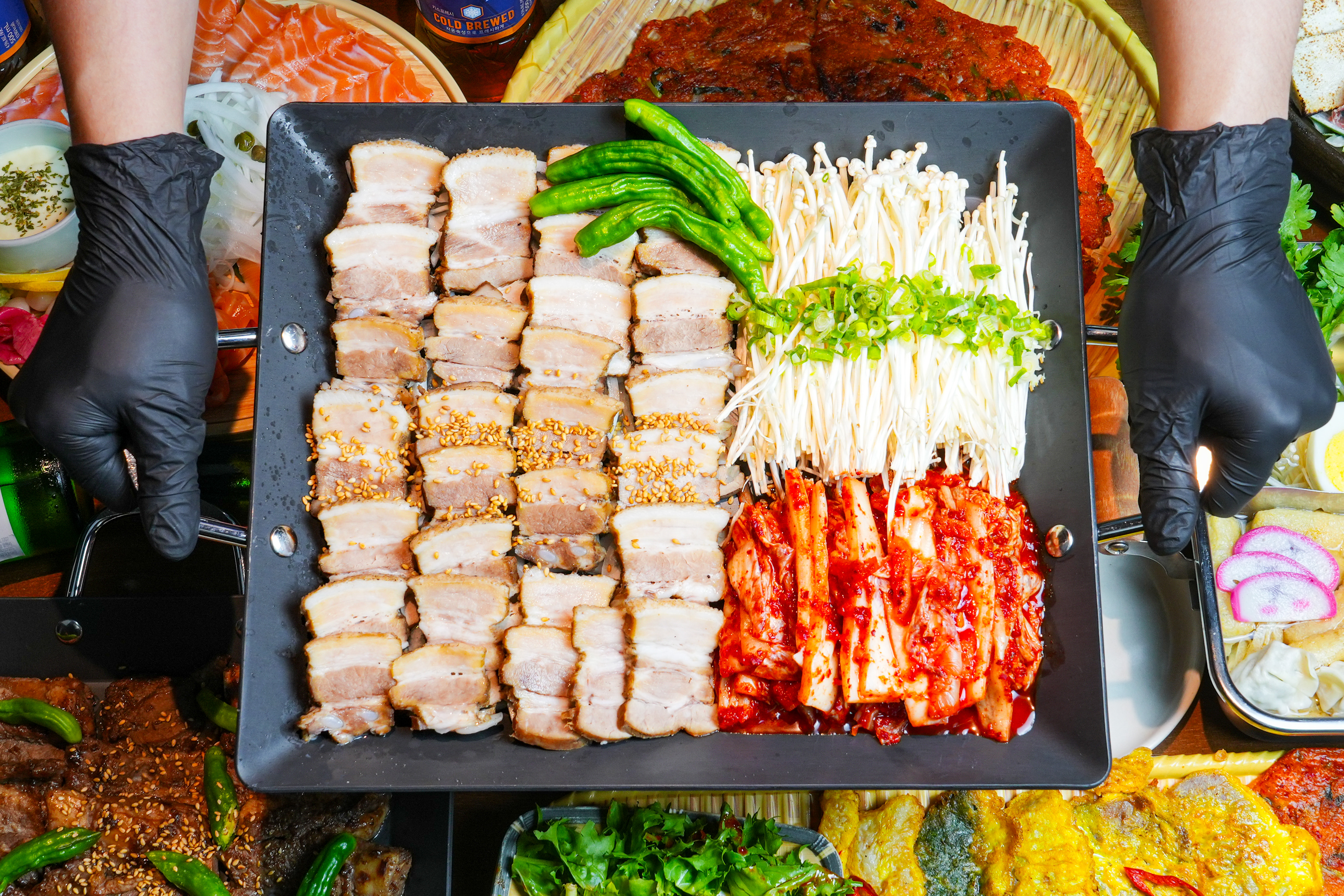 Boiled Pork Slices and Grilled Mushroom and Kimchi