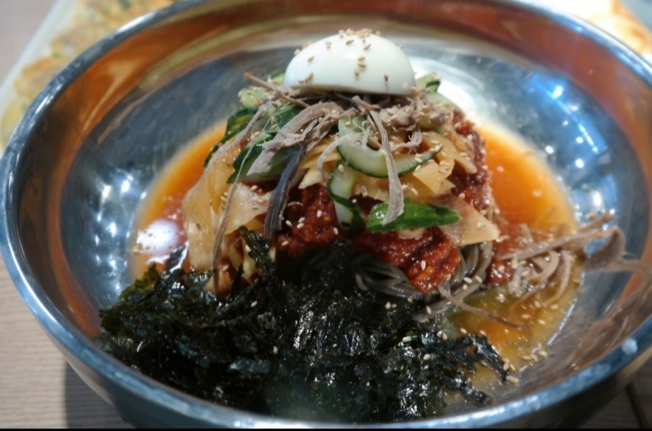 Spicy buckwheat noodles