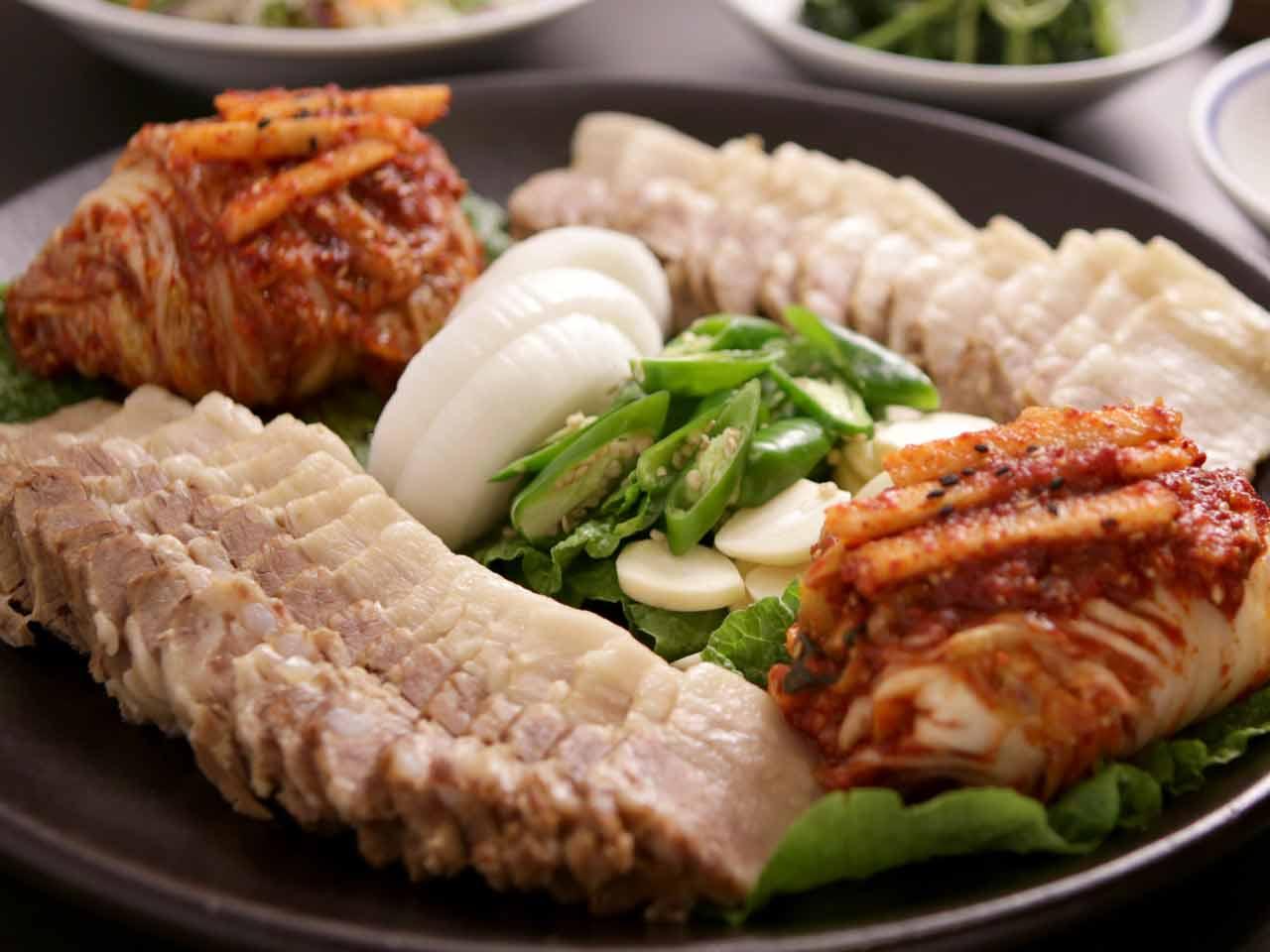 Kimchi Cabbage Wraps with Pork