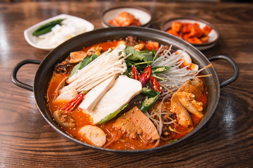Spicy Beef Tripe and Sundae Hot Pot