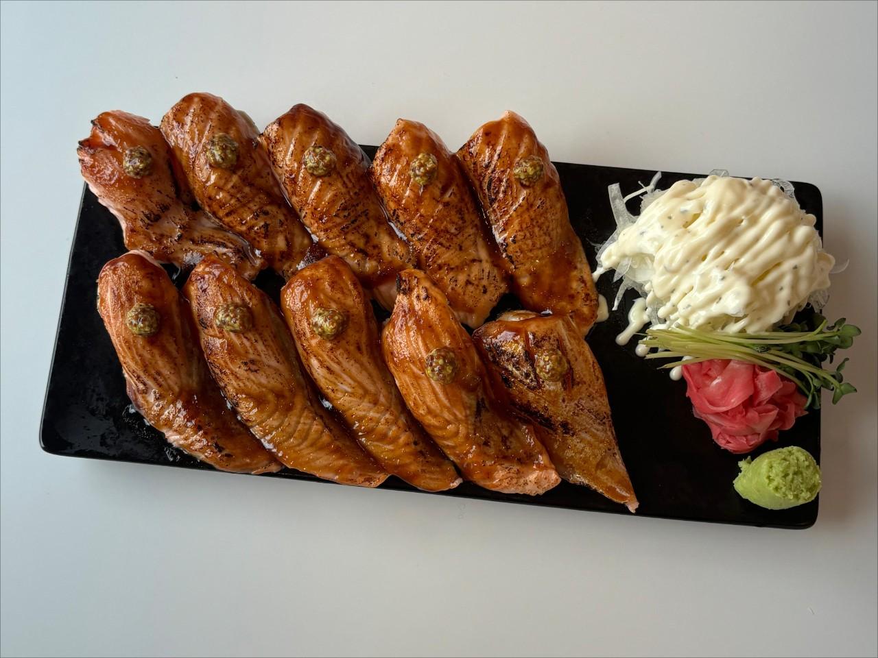 Grilled Salmon Sushi 12p