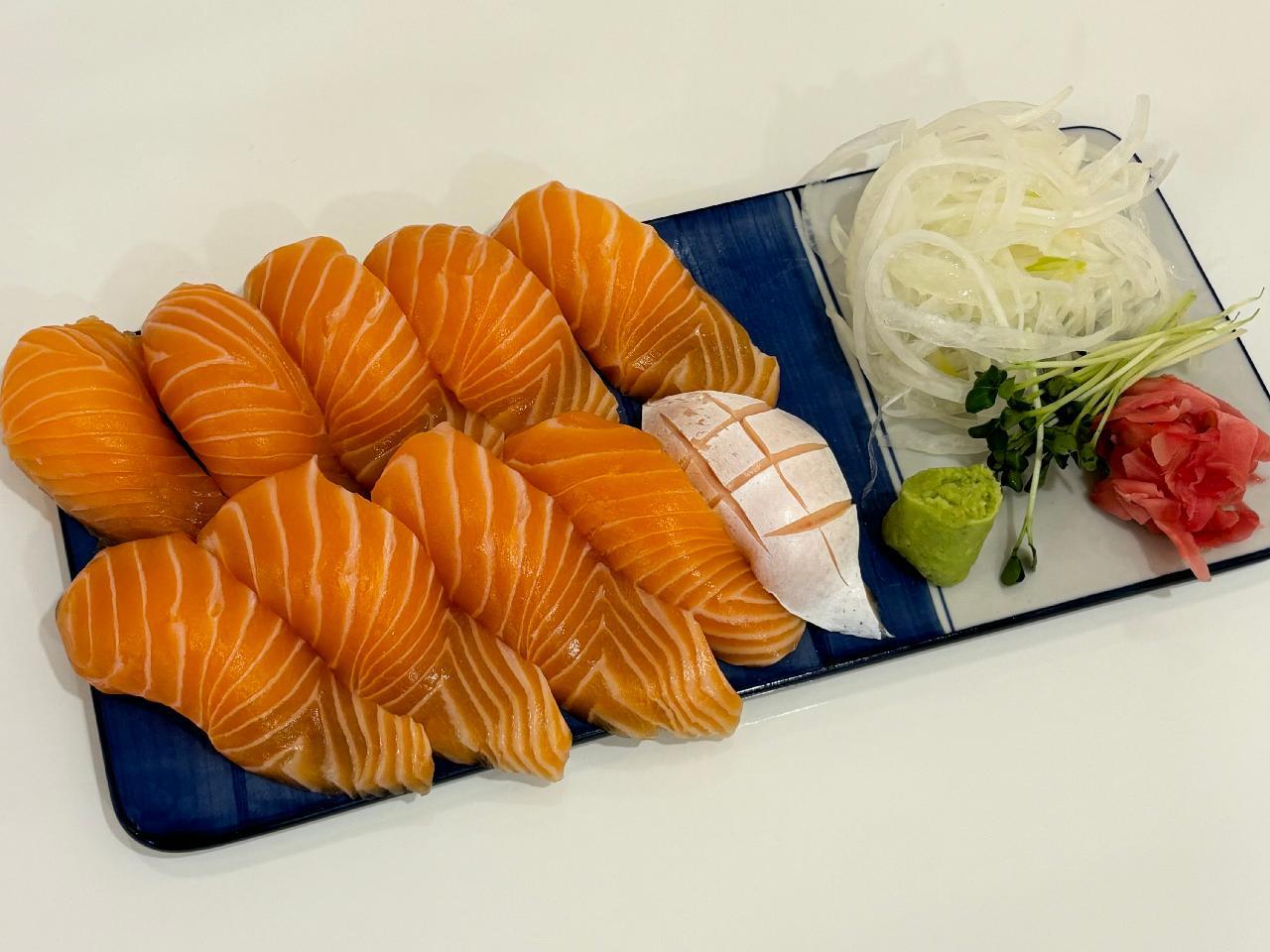 Fresh Salmon Sushi 12p